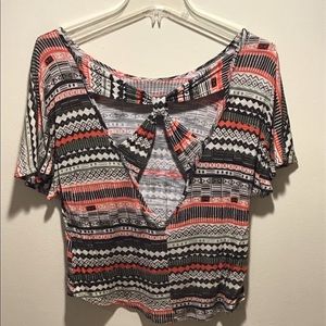 Pattern short sleeve top with bow back. Size small